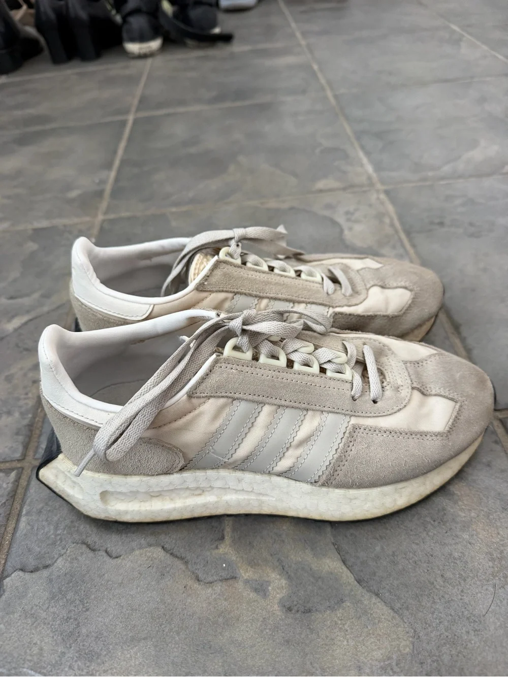ADIDAS Retropy E5 Women's Sneakers in Beige/Cream